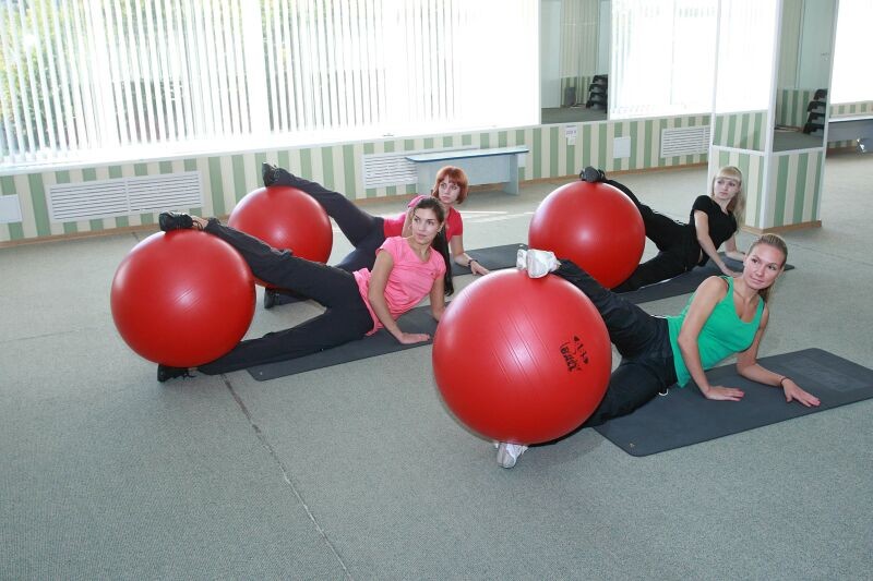 Триэль new fitness. Триэль Юбилейный. Триэль Юбилейный Воронеж. Клуб Триэль фото. Качели фитнес Воронеж.