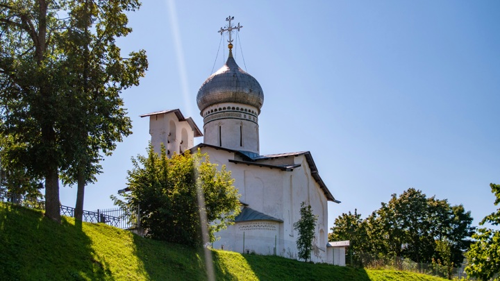 Церковные выходные, посты и православные праздники в июне 2025 года