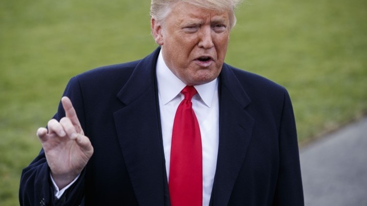 Фанаты "Лос-Анджелеса" вывесили баннер против политики Трампа на матче MLS