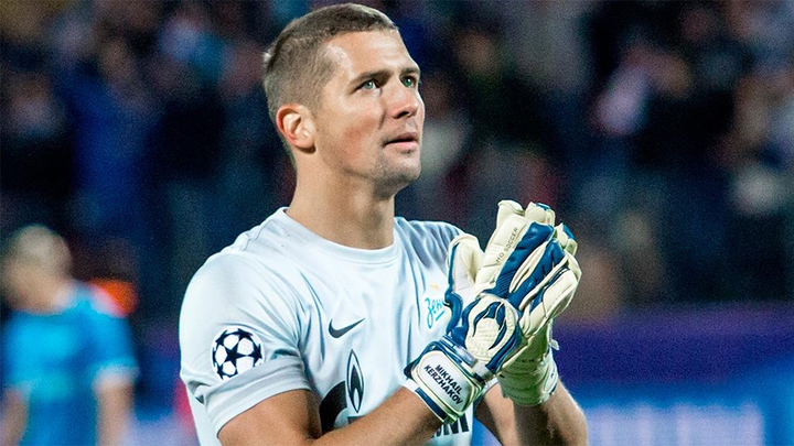 Футбольный клуб "Зенит" продлил контракт с голкипером Михаилом Кержаковым