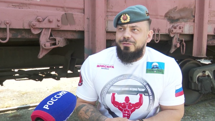 Рекордсмен Иванов рассказал, как смог протащить вагон меньше, чем за минуту